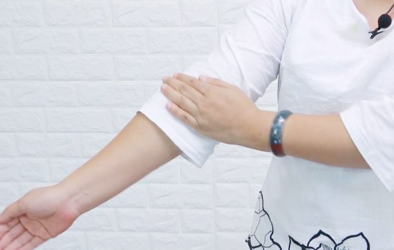 Vỗ ba kinh dương ngoài cánh tay