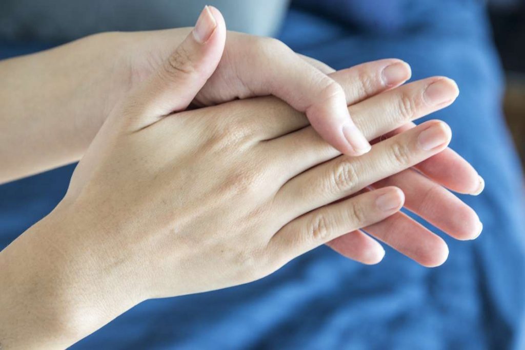 triệu chứng lạnh tay chân