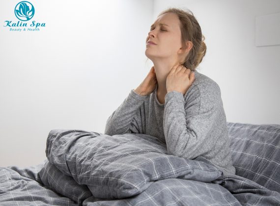 Tại sao khi thức dậy thường bị đau vai gáy?