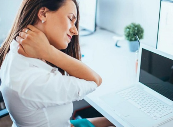 ĐAU CỔ VAI GÁY Ở NHÂN VIÊN VĂN PHÒNG