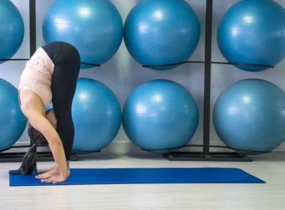 Những tư thế yoga giúp giảm đau vai gáy.