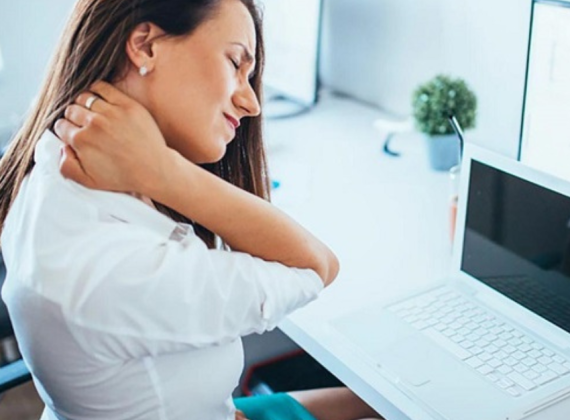 đau vai gáy ở nhân viên văn phòng