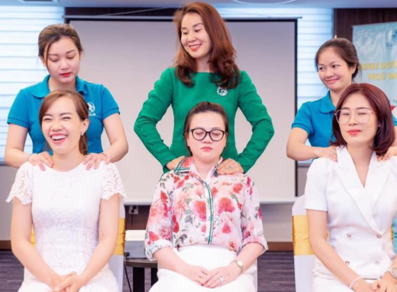  Chăm sóc vai cổ gáy văn phòng cùng Kalin Spa.