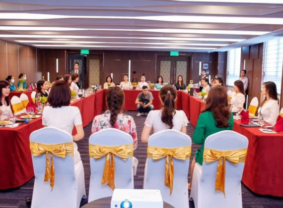 Học phí Workshop Chăm sóc vai cổ gáy văn phòng.