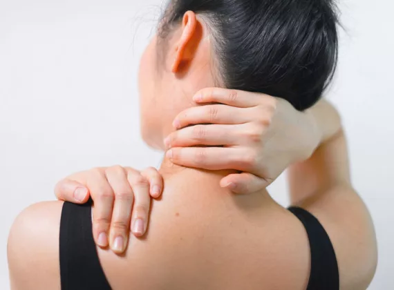 Đau cổ vai gáy.