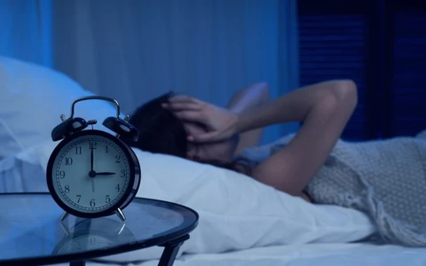 mat-ngu-gay-ra-rat-nhieu-he-luy-cho-suc-khoe-17132321006751064637850-0-0-425-680-crop-17132321264721621773615