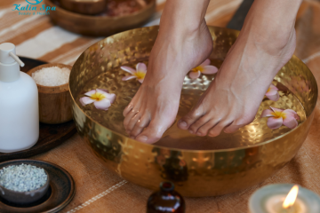 Việc ng&acirc;m ch&acirc;n bằng nước ấm trước khi ngủ c&oacute; lợi &iacute;ch g&igrave;?