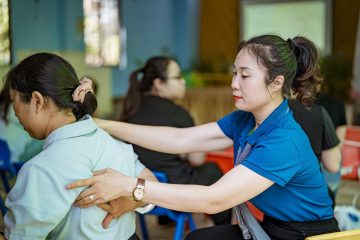 Kỹ thuật thư gi&atilde;n v&agrave; massage cổ vai g&aacute;y