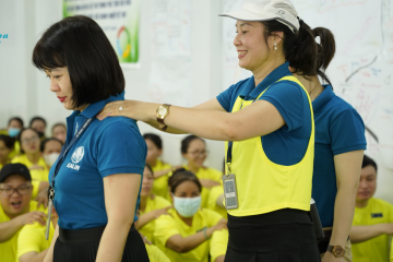 Massage v&agrave; ấn huyệt